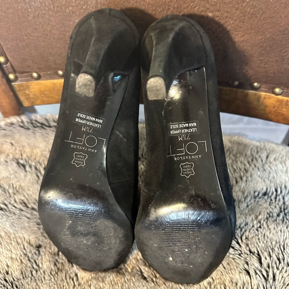 Ann Taylor Loft Suede/ Leather Black Heels, size 7.5 - Picture 5 of 9
